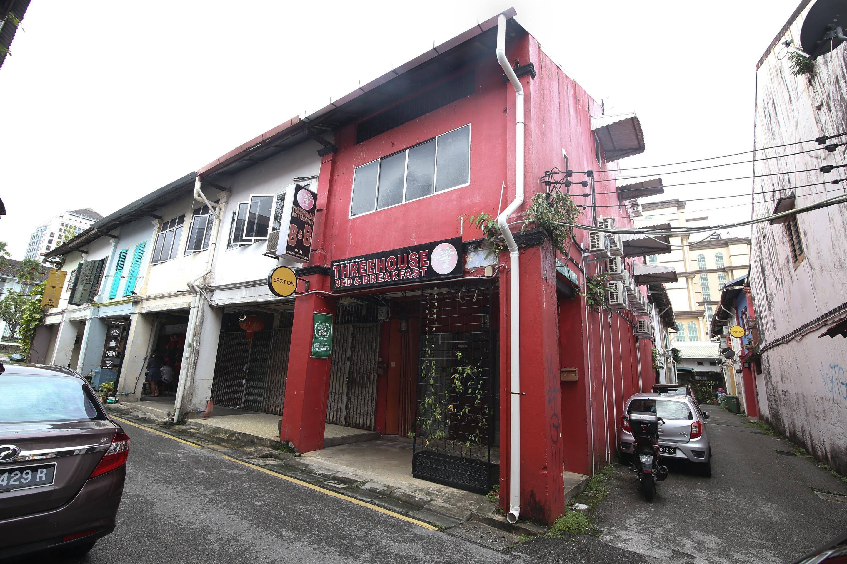 Spot On 90141 Threehouse Bed & Breakfast Kuching Exterior photo